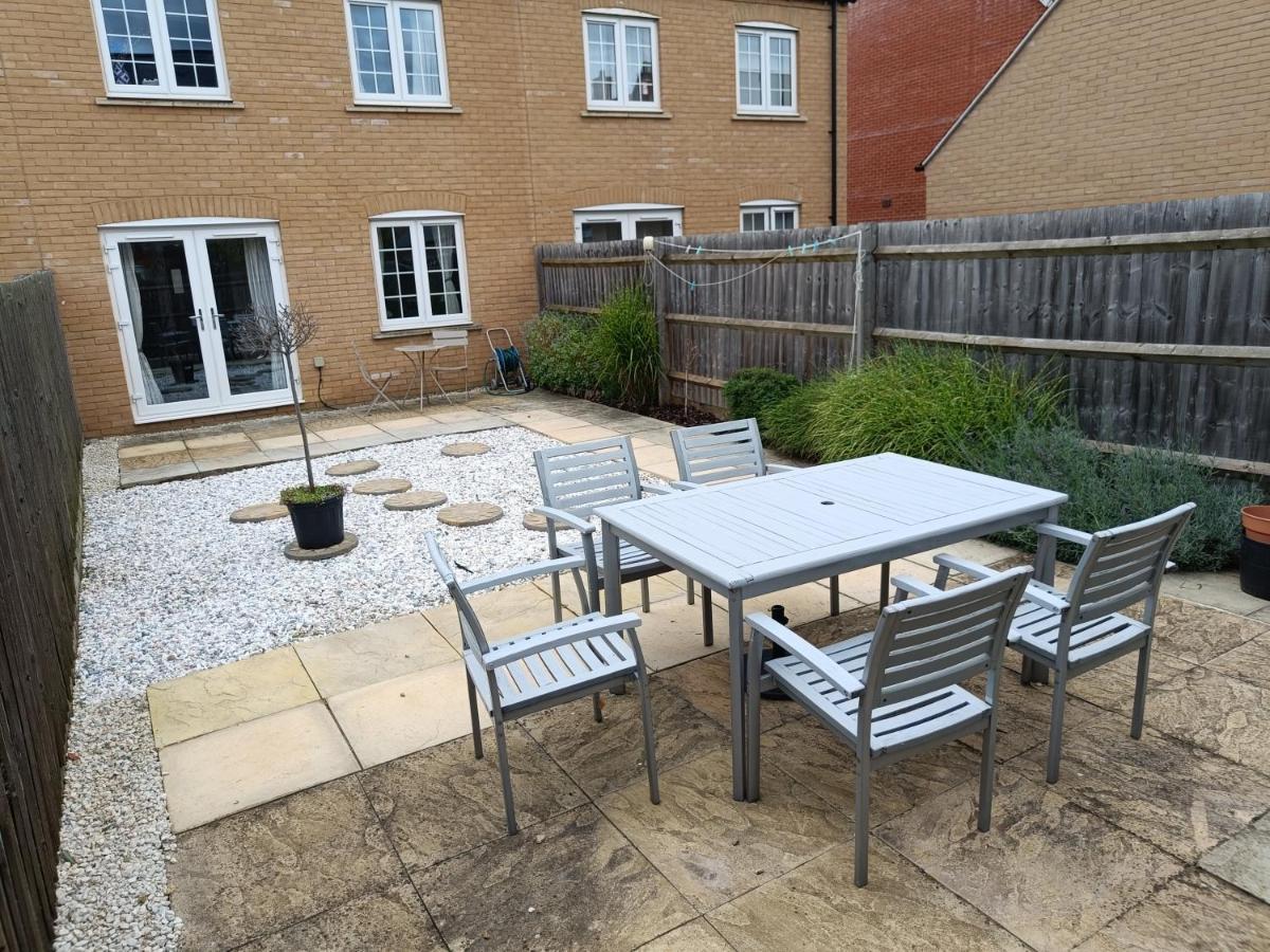 3 Bedroom Townhouse Near Bicester Village Exterior foto
