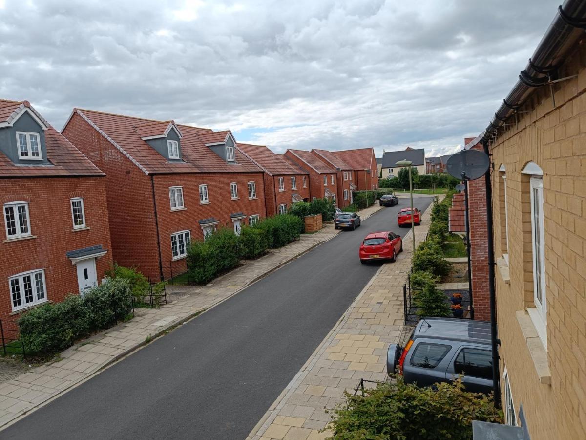 3 Bedroom Townhouse Near Bicester Village Exterior foto